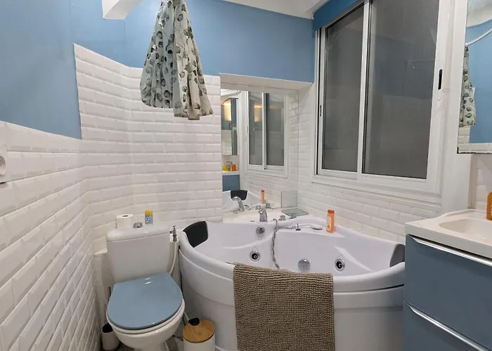 T2 - Plein Centre - 4 Voyageurs - Jacuzzi ! * Bayonne